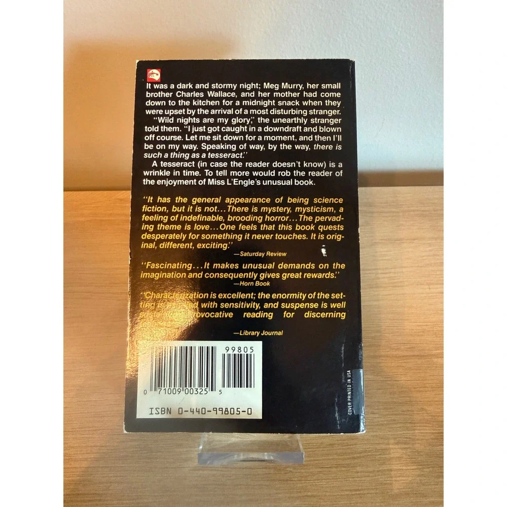 A Wrinkle in Time Madeleine L'Engle Dell Laurel-Leaf Fantasy Paperback 1976 VTG